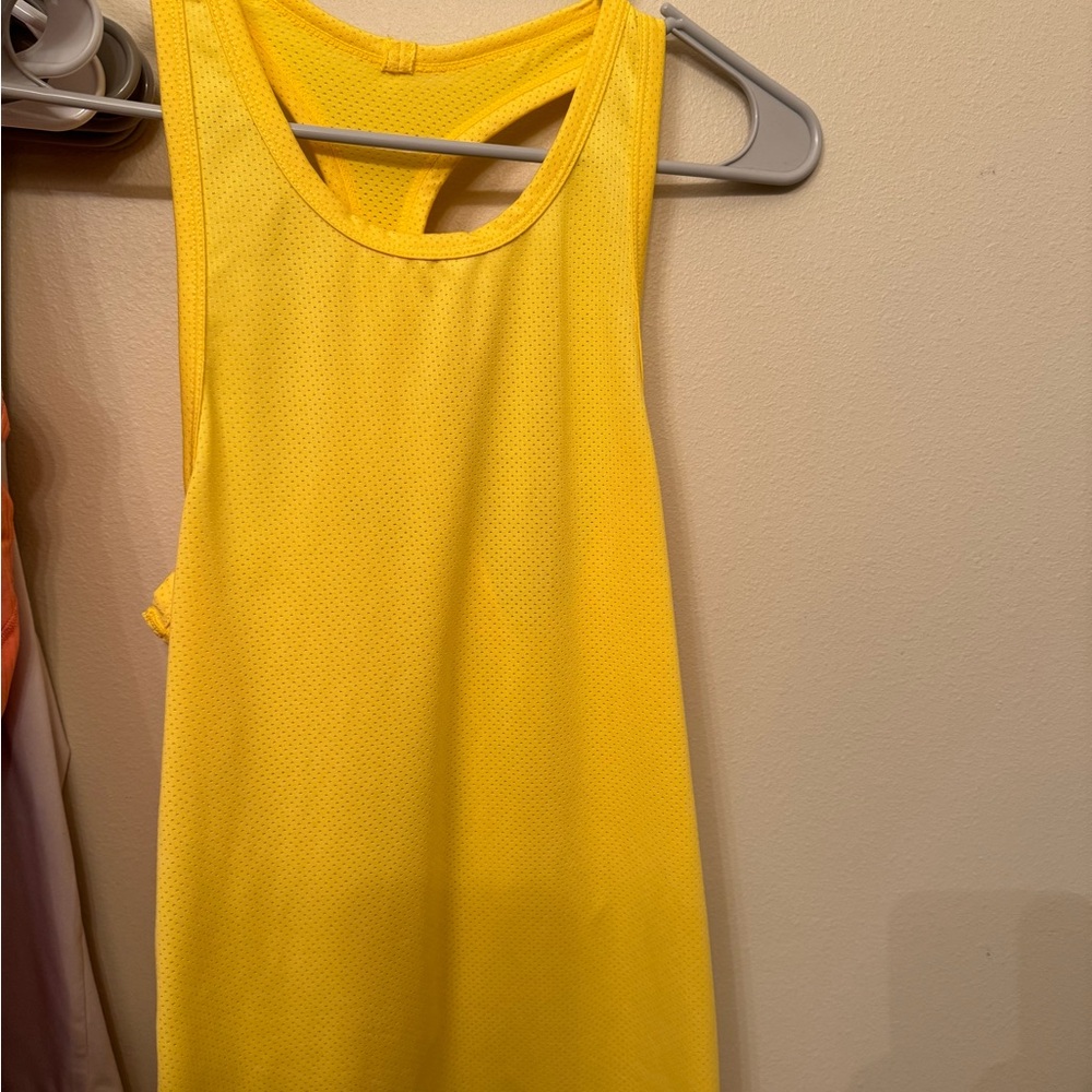 Zyia Yellow Sleeveless Women's Top